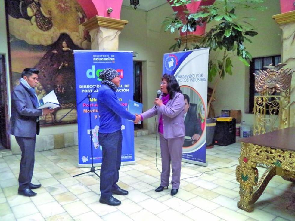 En Potosí 1.299 maestros capacitan en el Programa de Post Alfabetización