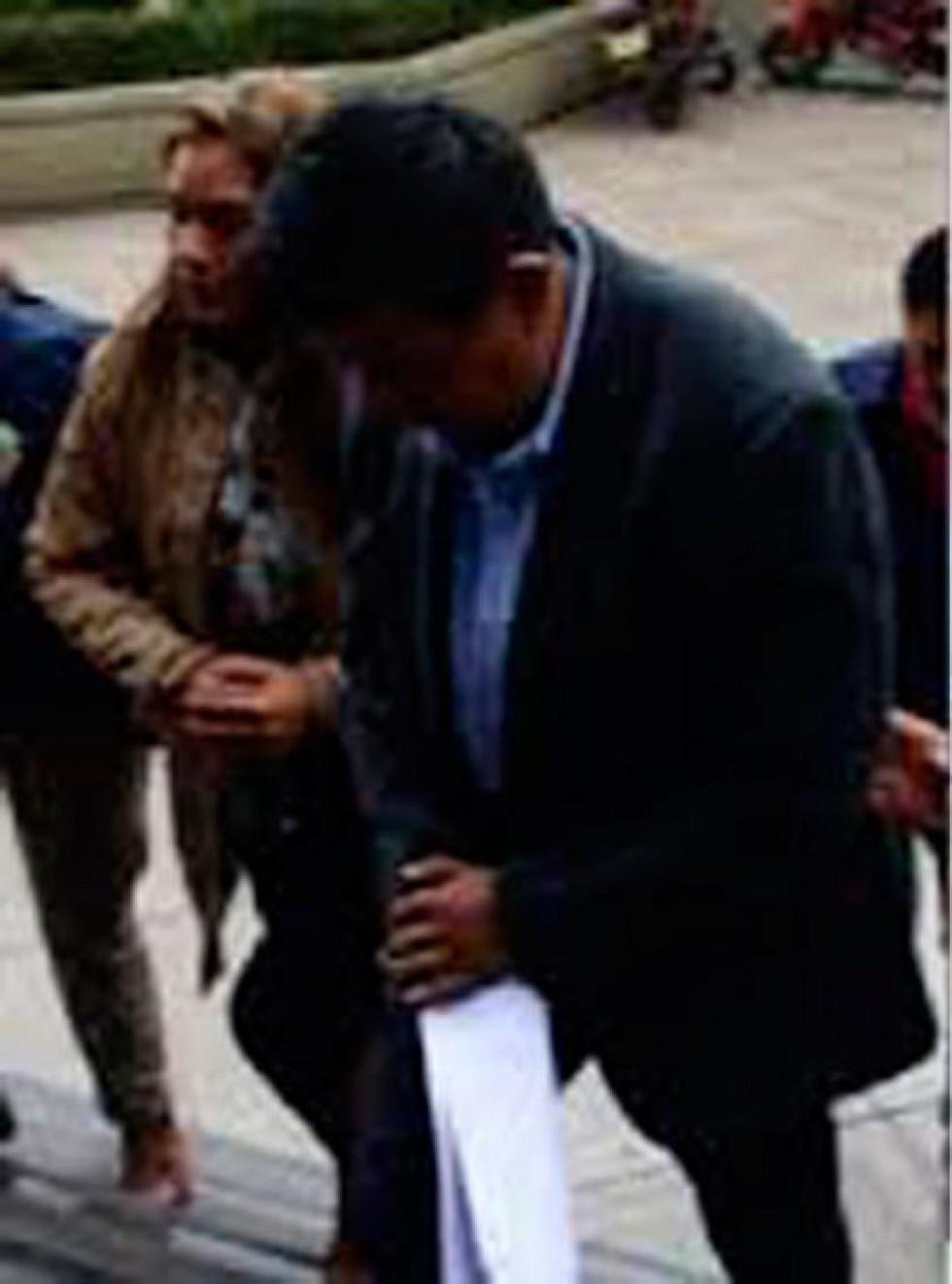 Dan detención domiciliaria a los importadores por caso Mochilas