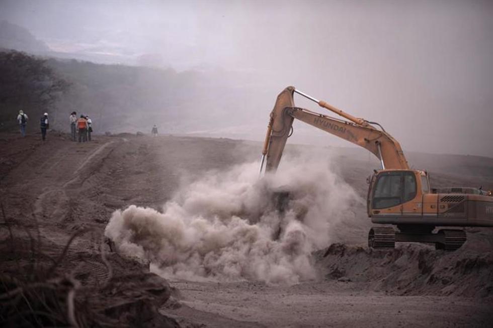 Sube a 114 víctimas mortales por erupción volcánica en Guatemala