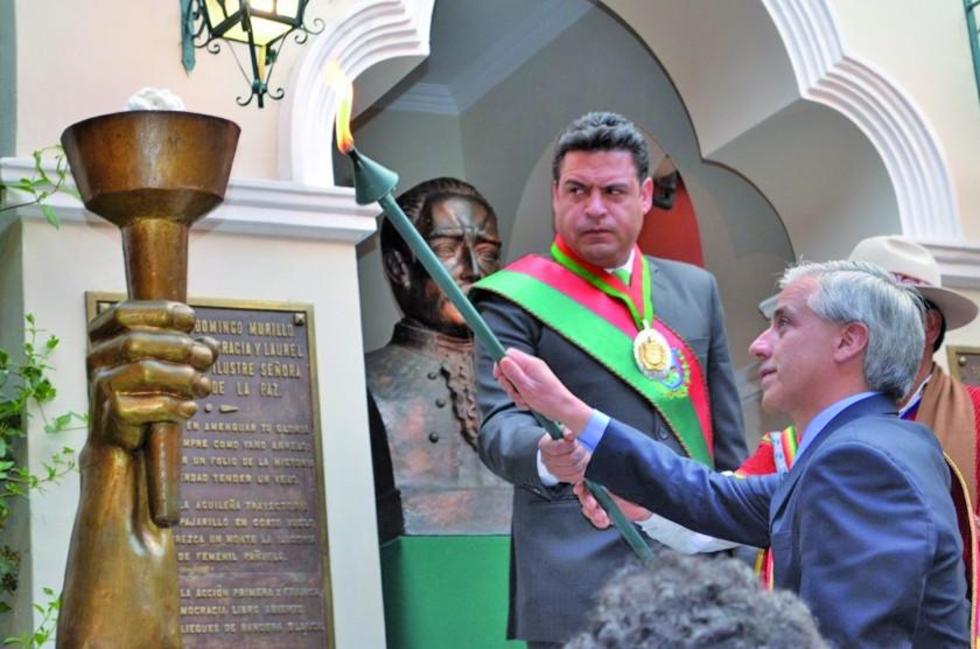 Álvaro Linera elogia al alcalde Revilla