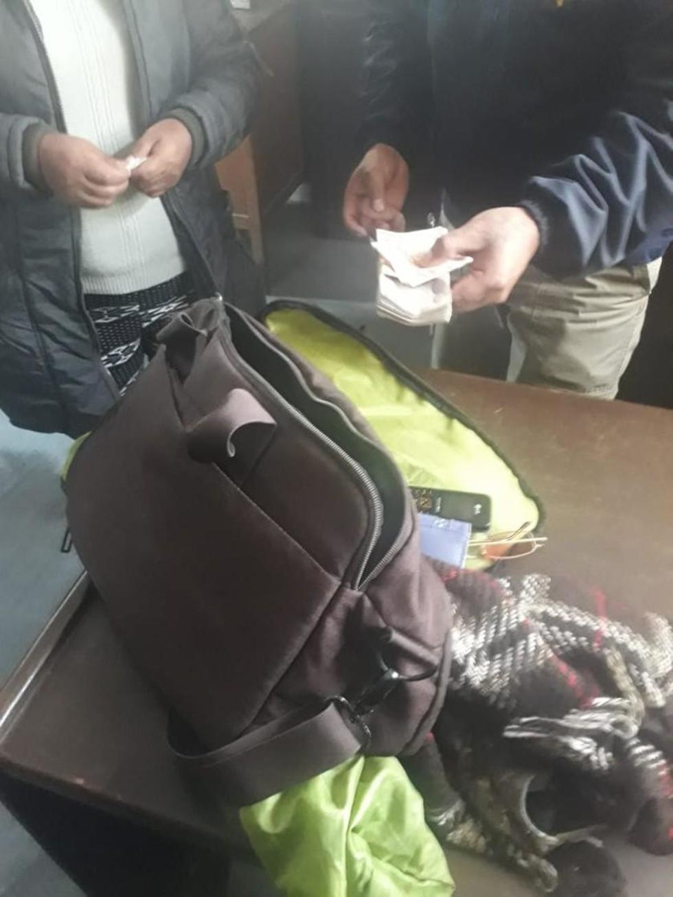 Transeúntes detienen al supuesto ladrón de un maletín con dinero
