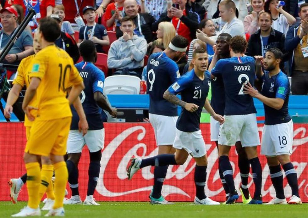 Francia gana a Australia con ayuda del VAR