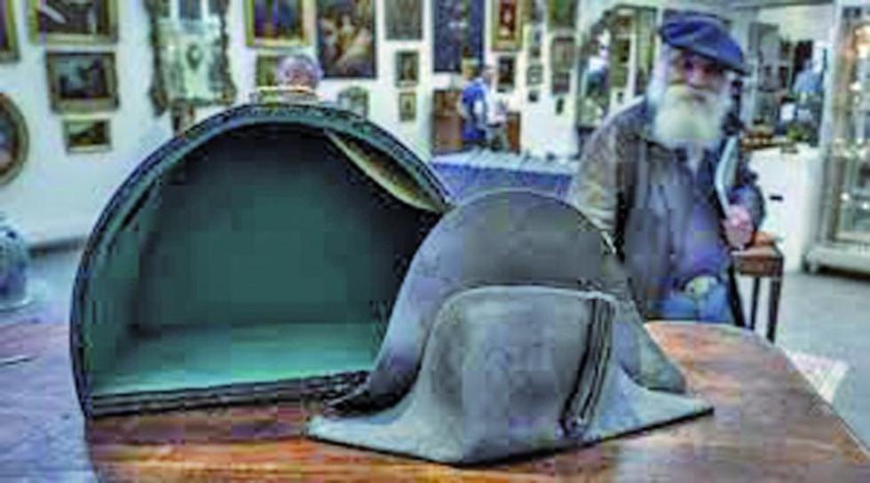 Subastan en París un  sombrero de Napoleón