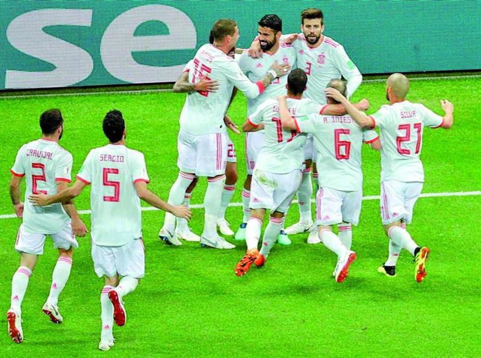 España gana y se acerca a octavos