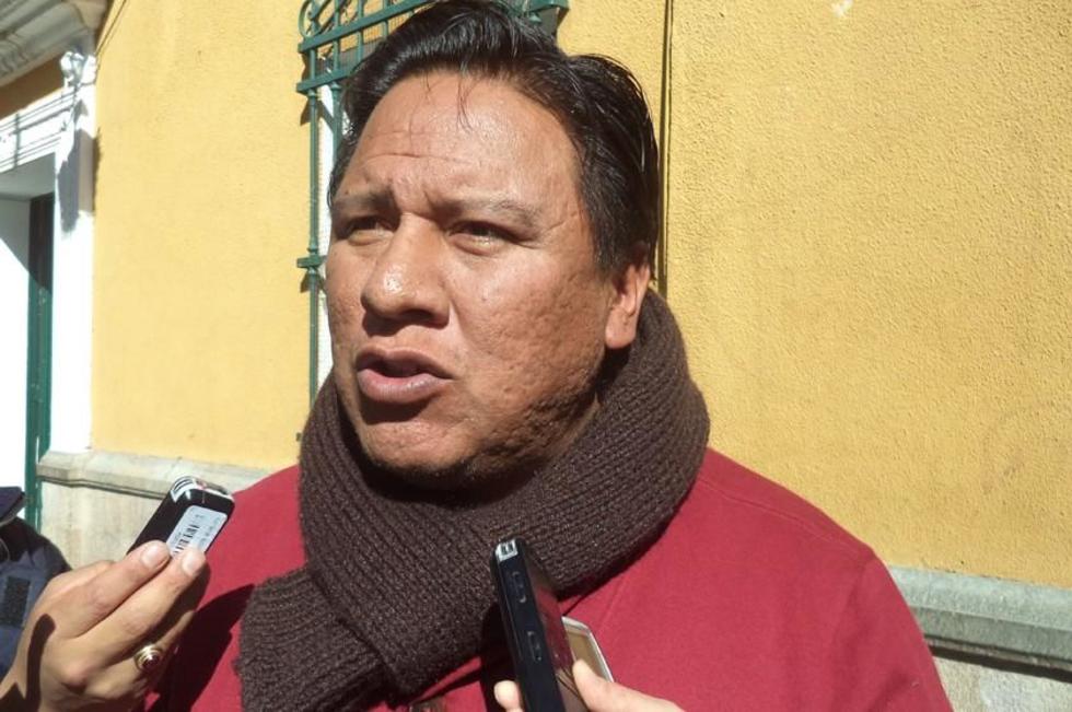 Alcalde califica de "cuello de botella" al Concejo Municipal