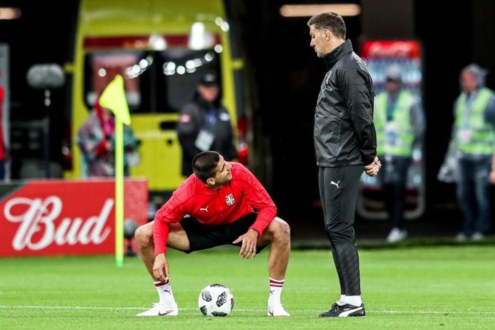 Serbia quiere poner un pie en octavos ante Suiza