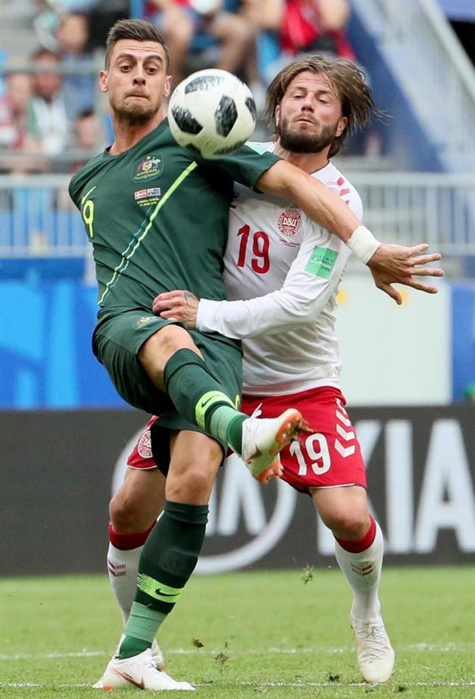Australia empata ante Dinamarca y sigue con vida