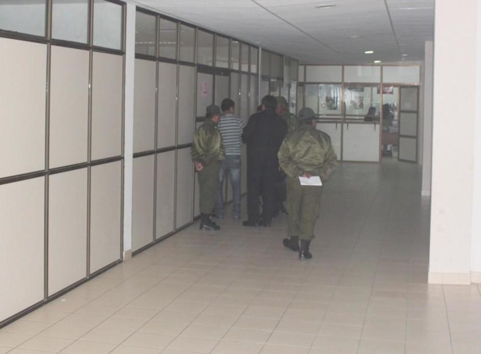 Oficial de la Policía accede a medidas sustitutivas a la detención