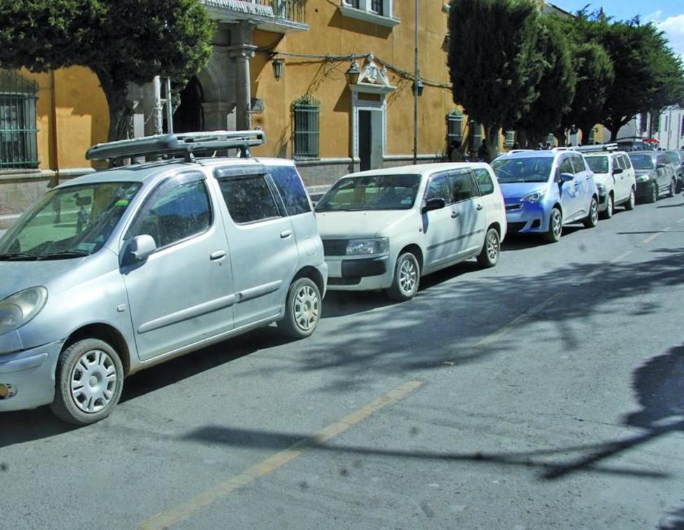 Investigan si los vehículos tienen registro