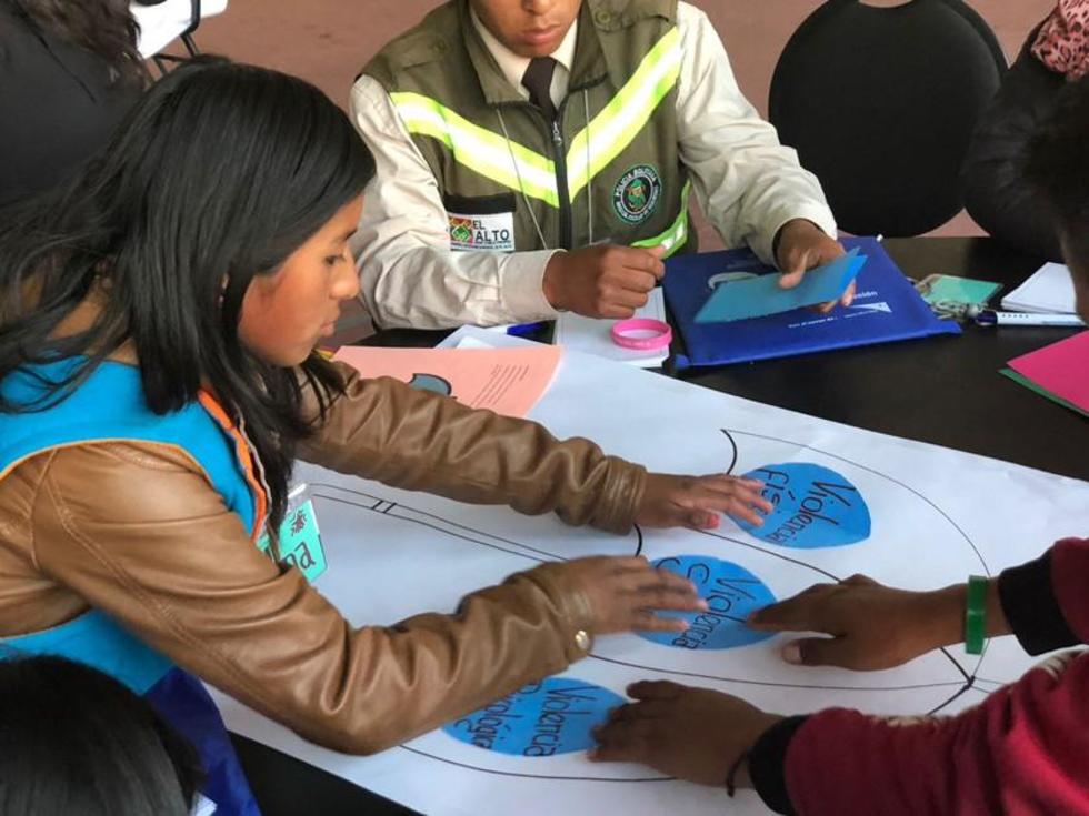 Los Niños y adolescentes cuestionan la violencia