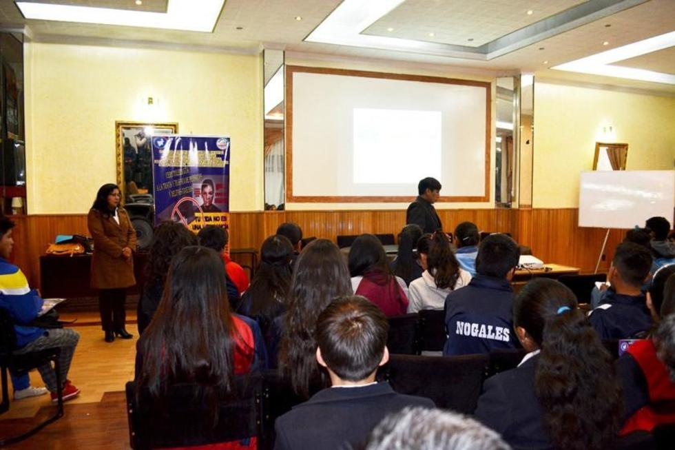 Capacitan a los estudiantes acerca de la trata y tráfico