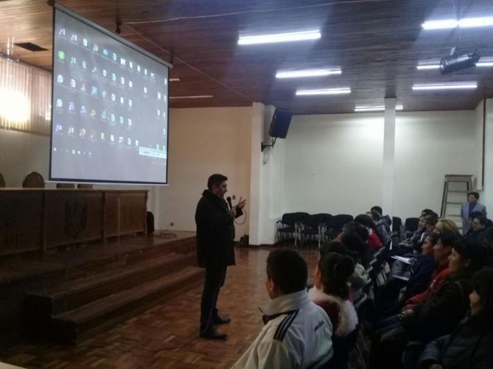 Más de 4.000 maestros rinden examen de ascenso de categoría