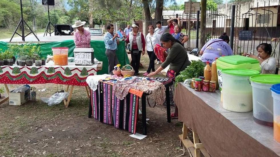 Las cooperativas agrícolas muestran productos en feria