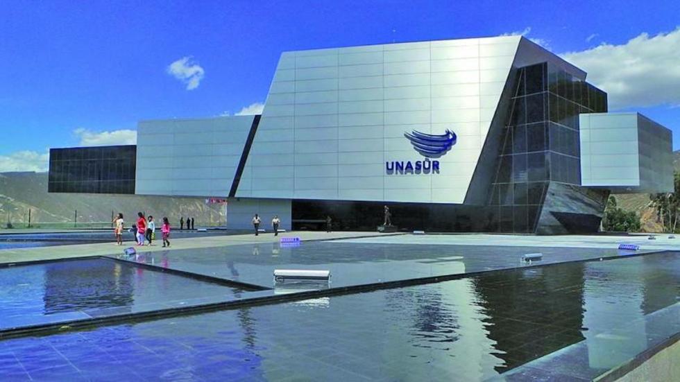 La Unasur anuncia un cierre paulatino por crisis financiera