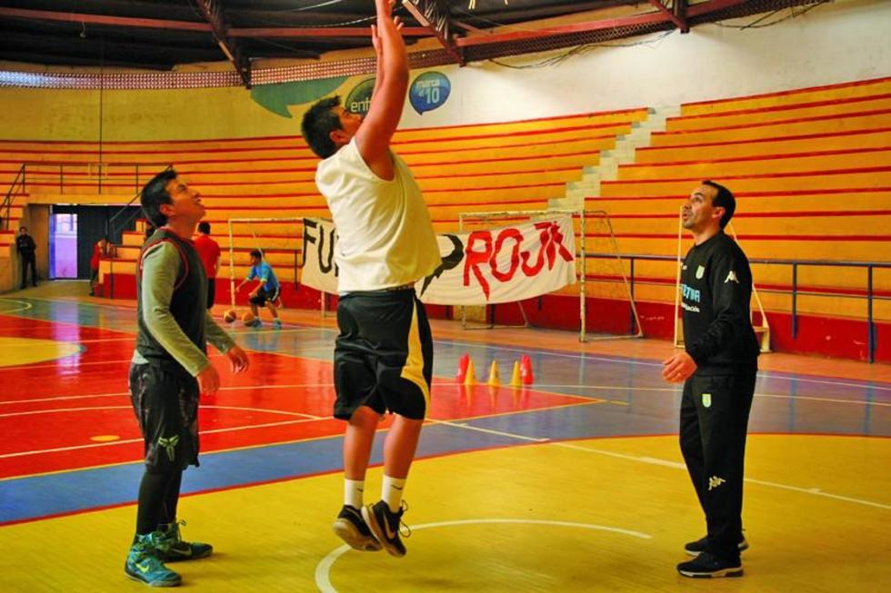 La vieja casona juega su último partido de local