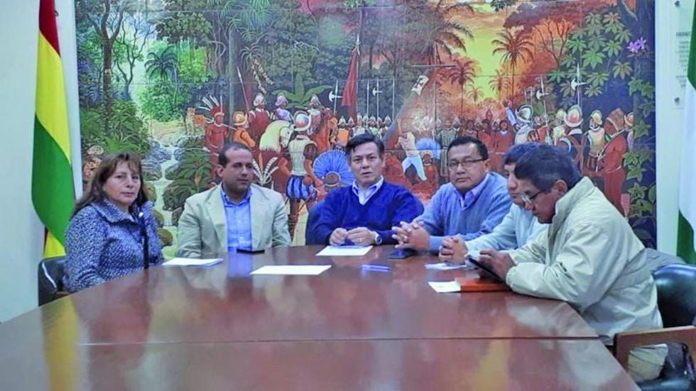 Santa Cruz y Tarija convocan a un cabildo en defensa del 21F
