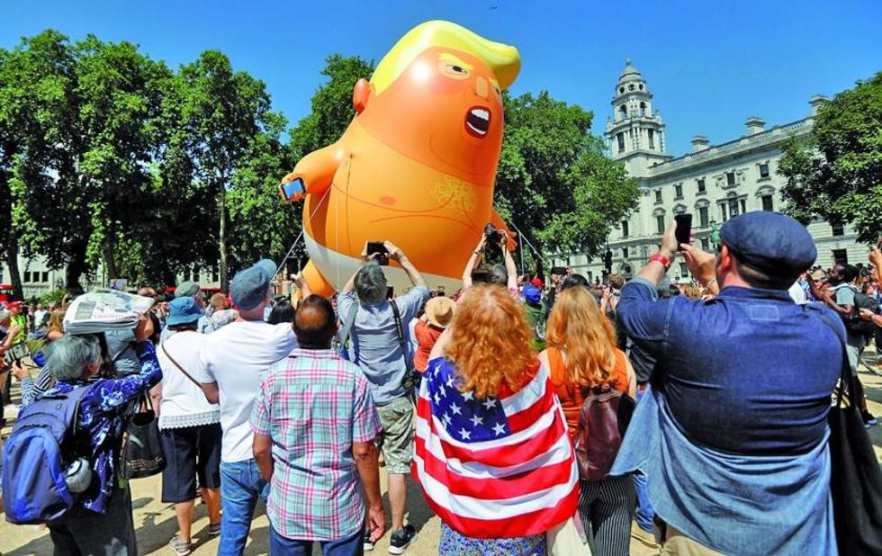 Miles de personas rechazan la visita de Trump a Londres