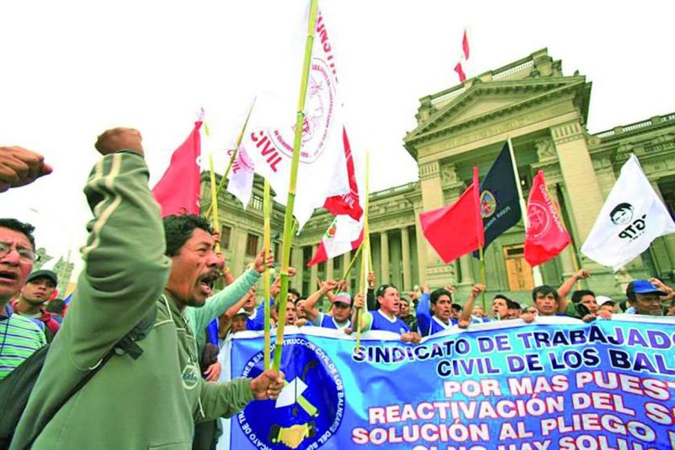 Se agrava crisis con renuncia de autoridades judiciales en Perú