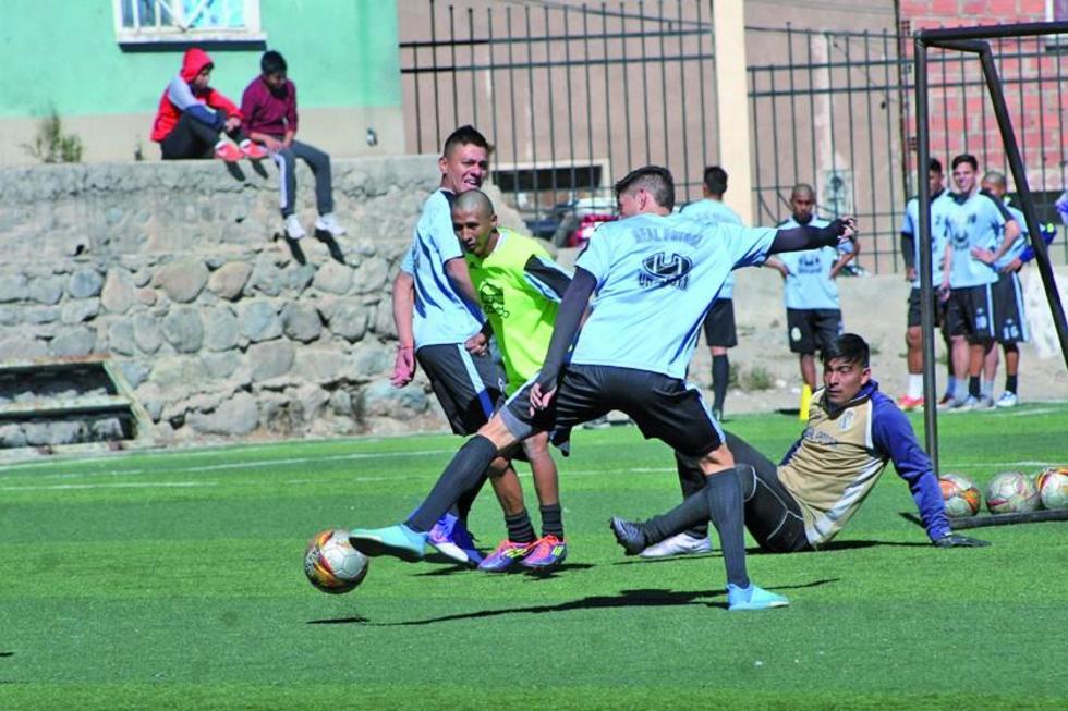 El técnico Botto definirá el onceno titular que recibirá a Universitario