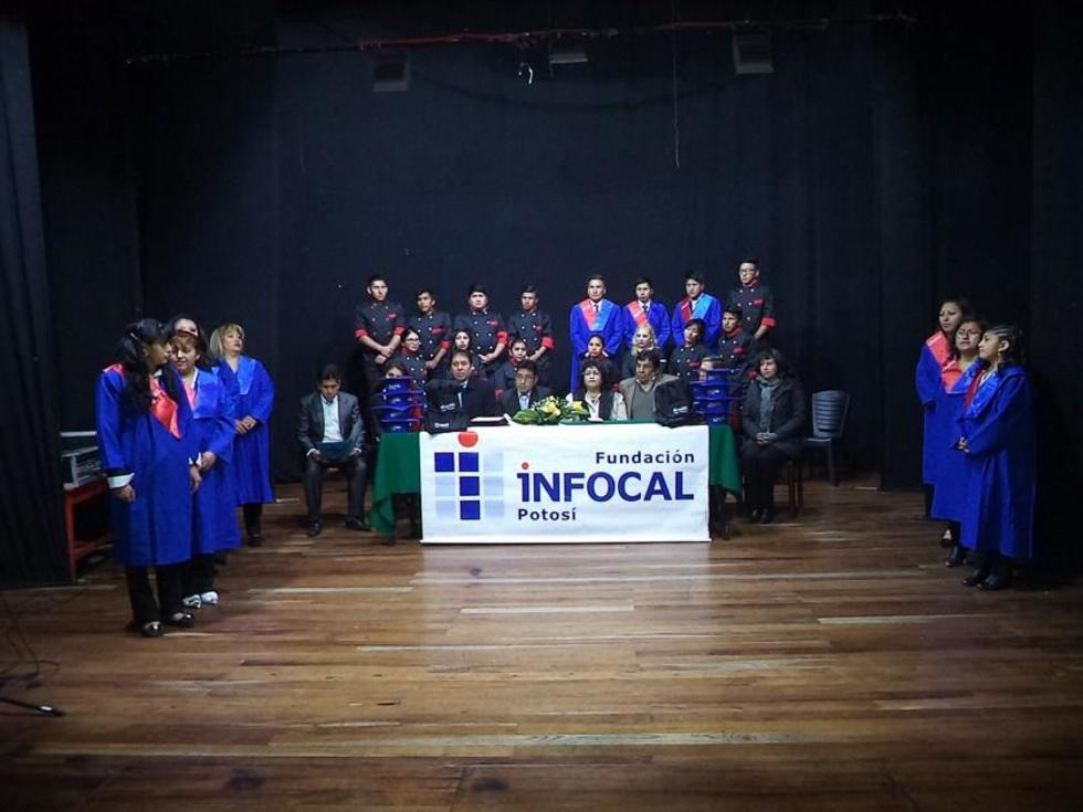 INFOCAL graduó a 29 profesionales en áreas técnicas
