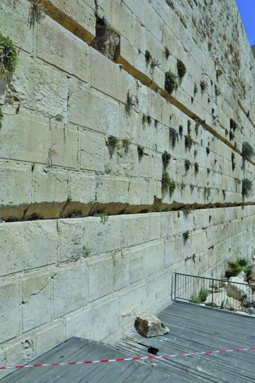 Cae piedra de 100 kilos en Muro de Lamentaciones