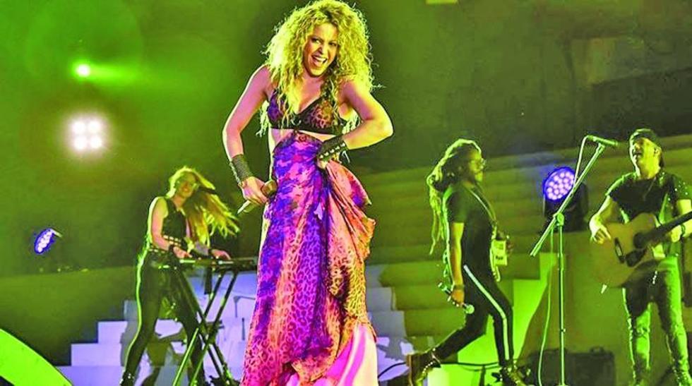 El avión de  Shakira sufre aterrizaje de emergencia