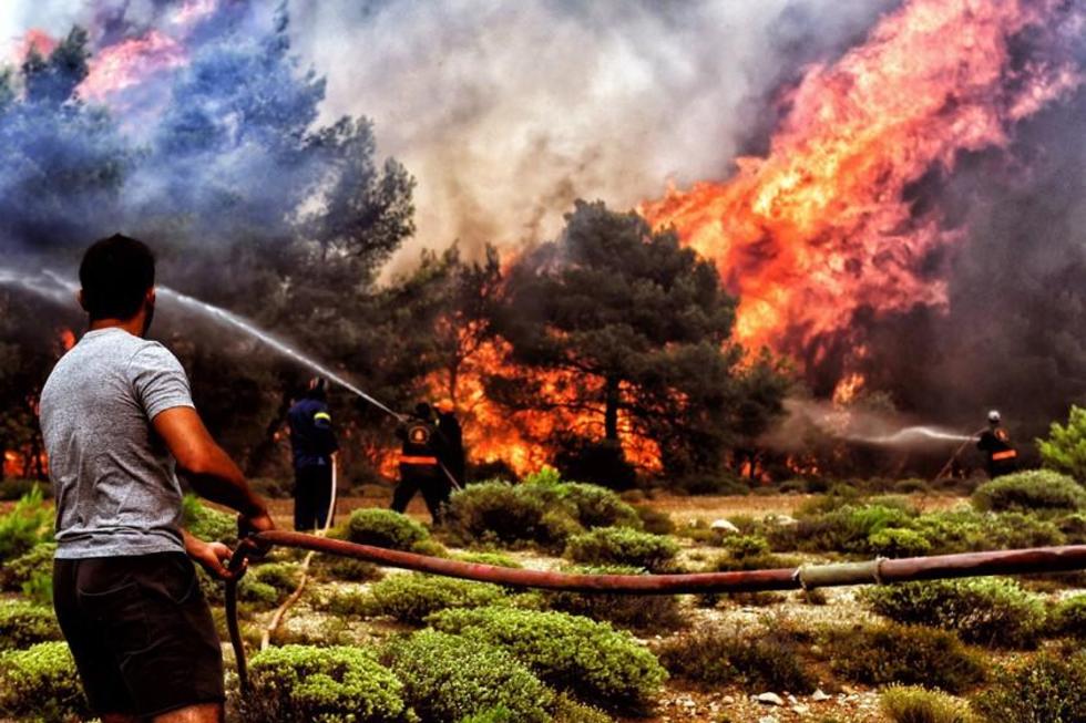 Incendios en la costa de Atenas en Grecia provocan 74 muertos 