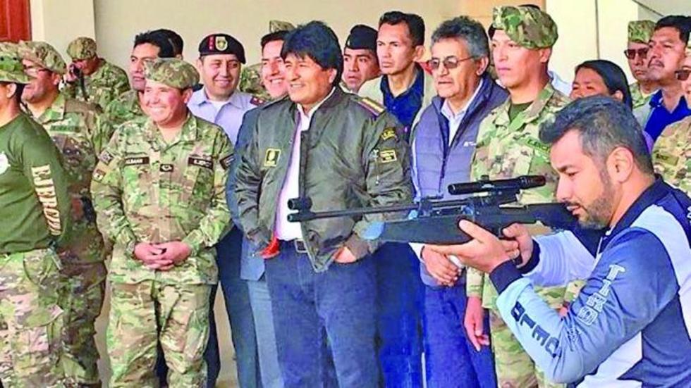 Evo hizo arrestar a una banda militar porque no tocó diana 