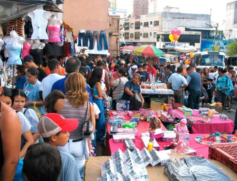 La informalidad laboral en Bolivia baja al 45,98 por ciento en 24 años