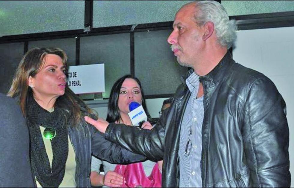 Esposa de Chávez solicita permiso para viajar