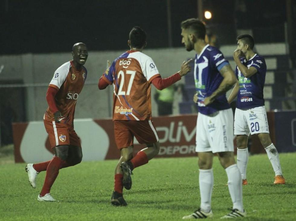 Royal Pari vence a Sport Boys y se mantiene en la cima
