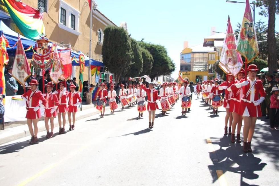El desfile escolar inicia actos masivos por las fiestas patrias