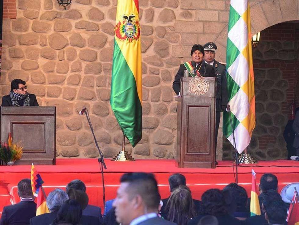 Evo destaca economía del país en medio de gritos de Bolivia dijo No