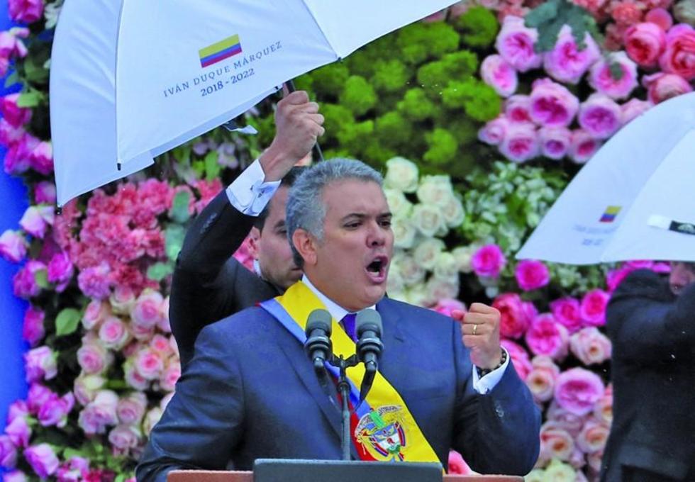 Iván duque jura a la presidencia y anuncia diálogo en Colombia