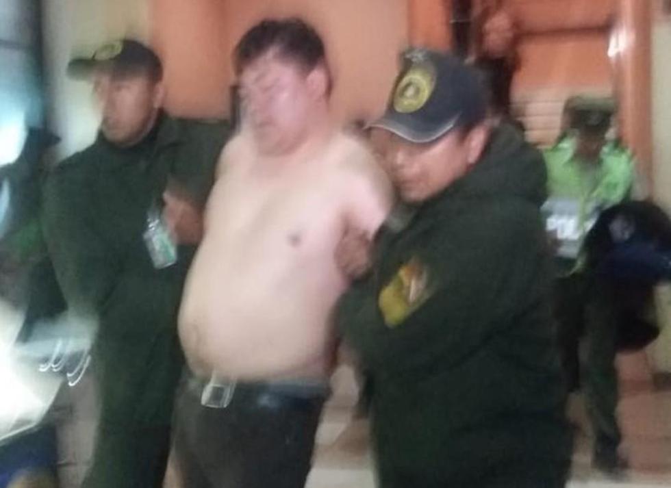 Diputado del MAS se desnuda en aeropuerto y la Policía lo detiene