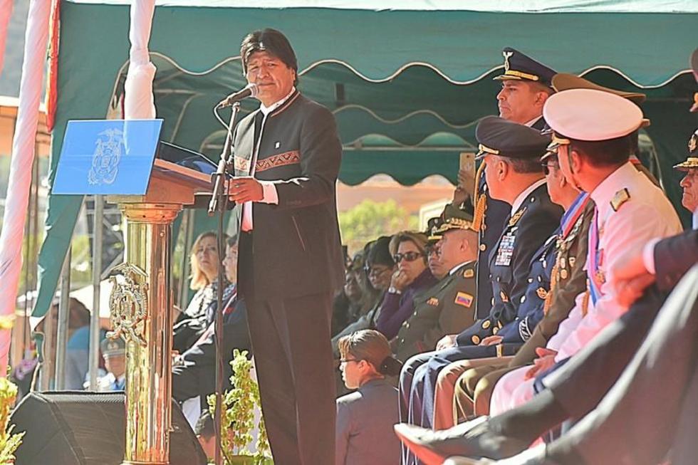 Evo dijo que la institución apoyó en la defensa y nacionalización de los recursos naturales.
