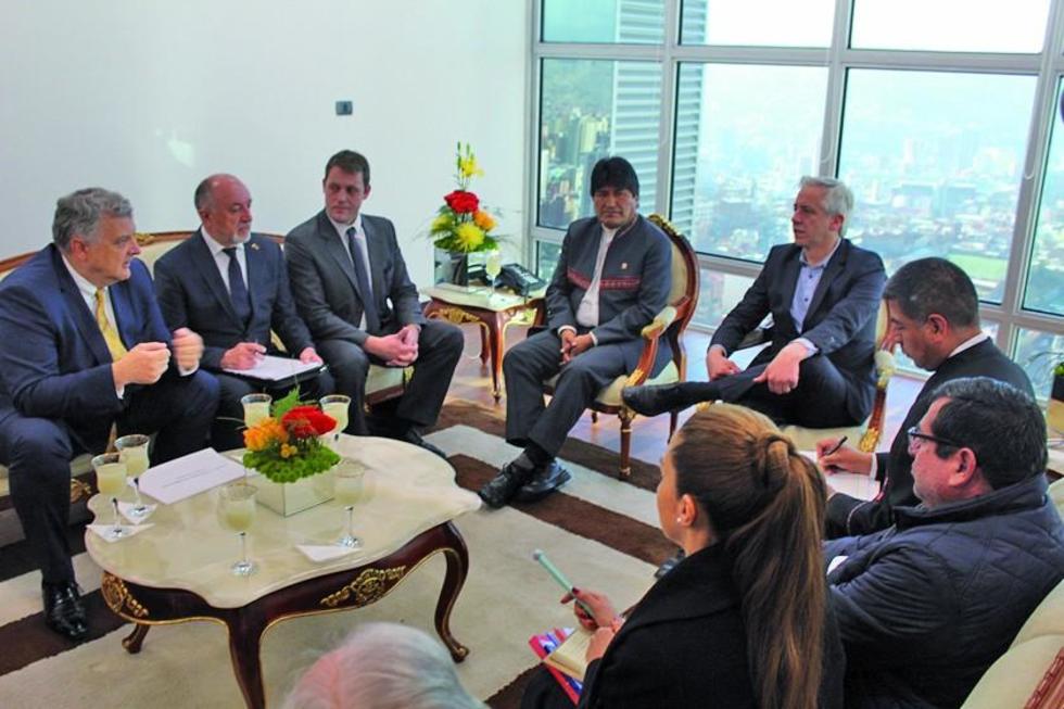 Bolivia y Rusia acuerdan trabajo conjunto para desarrollar el litio