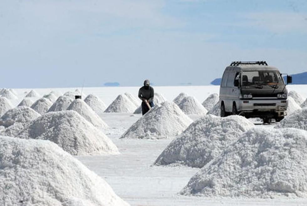 Anuncian juicio a Valda y los que lotearon el salar potosino
