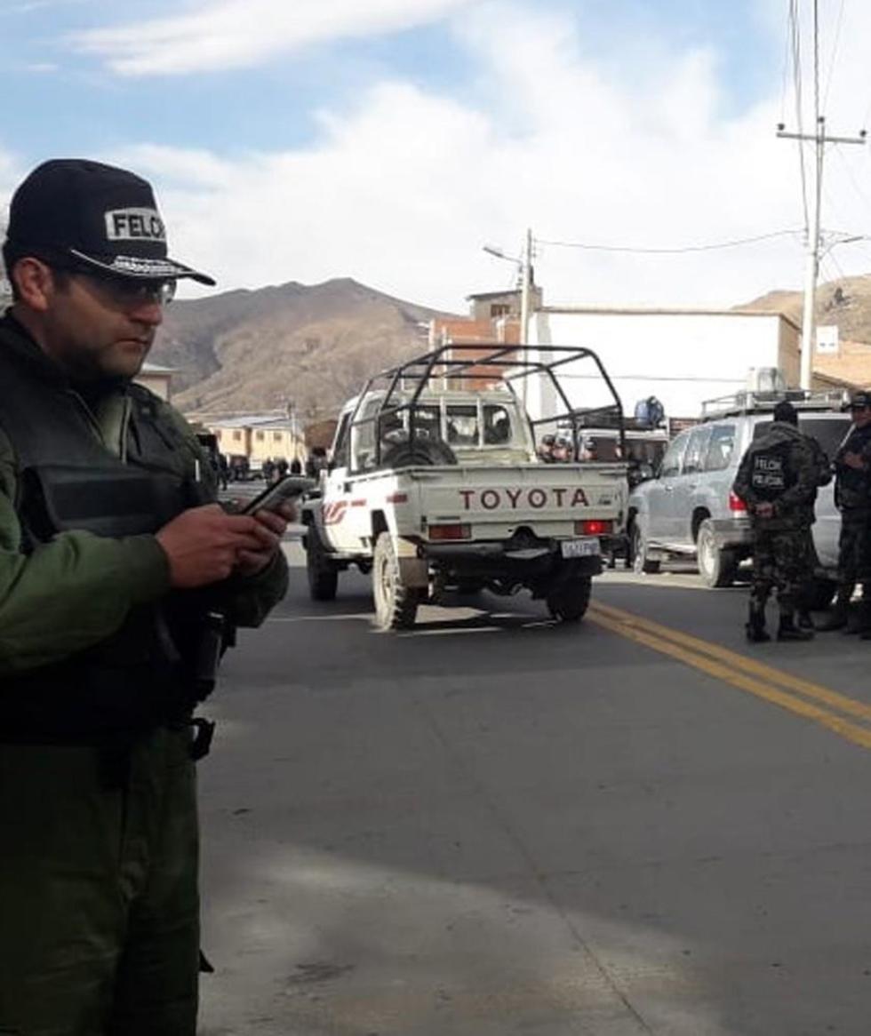 Comandante cambia a   jefes policiales de los comandos fronterizos