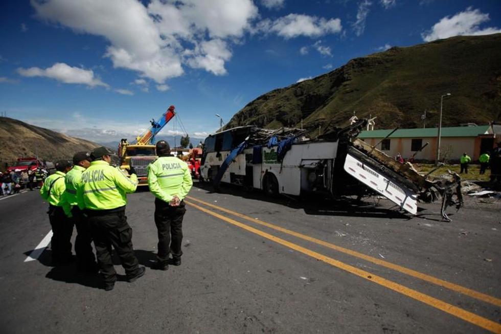 Accidente vial en Ecuador causa 24 personas fallecidas y heridos