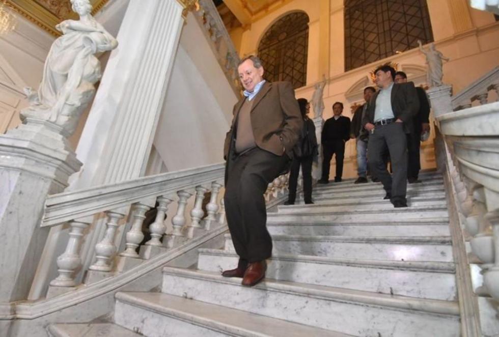 Gonzales analizará su renuncia a la Presidencia del Senado
