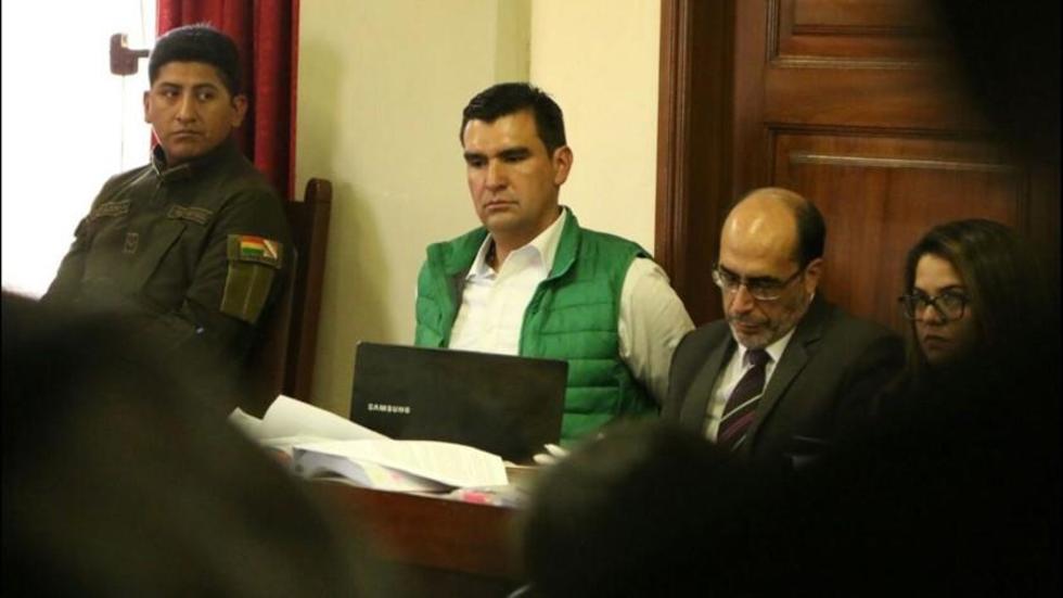 Justicia ratifica detención domiciliaria del alcalde Leyes por caso mochilas