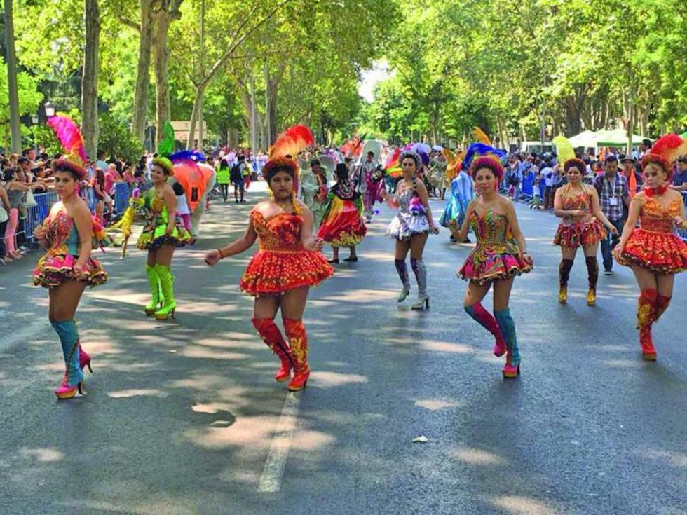 Una fiesta boliviana de danza honra en Madrid a la Virgen de Urkupiña
