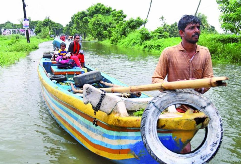 Se incrementan más fallecidos por las inundaciones en la India