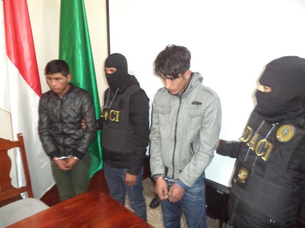 Policía presenta a dos supuestos "volteamuñecos" en Potosí
