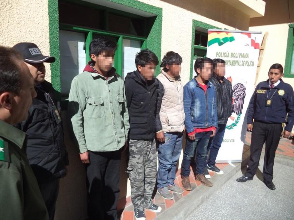 Policía presenta a “cogoteros” que casi victiman a un joven