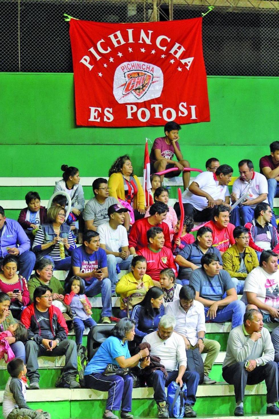 Hinchas de la vieja casona se trasladan  a Oruro para apoyar a su equipo 