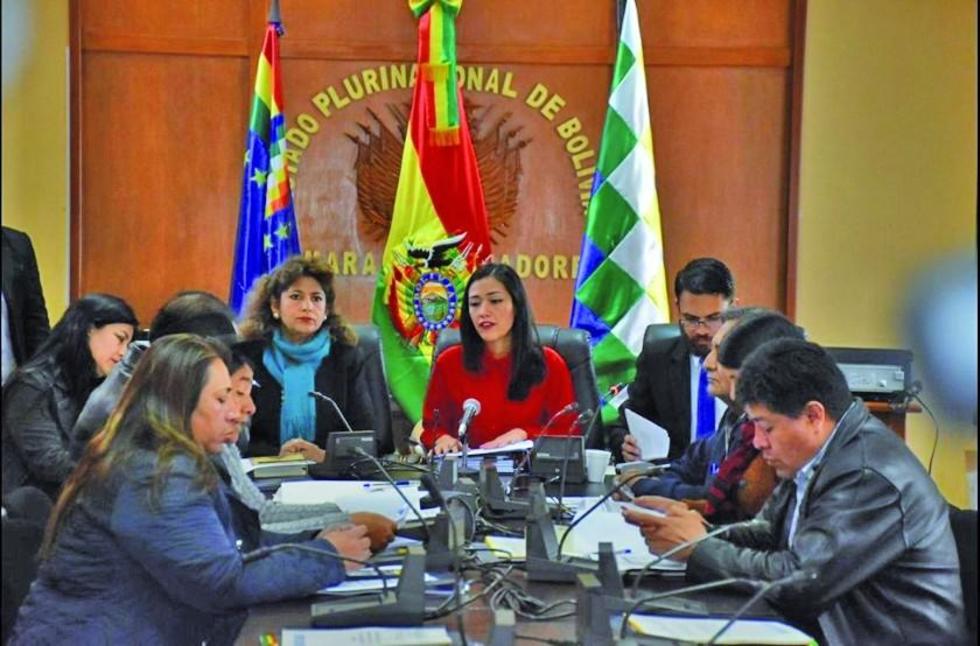 Opositores observan a más de 30 candidatos a la Fiscalía del Estado 