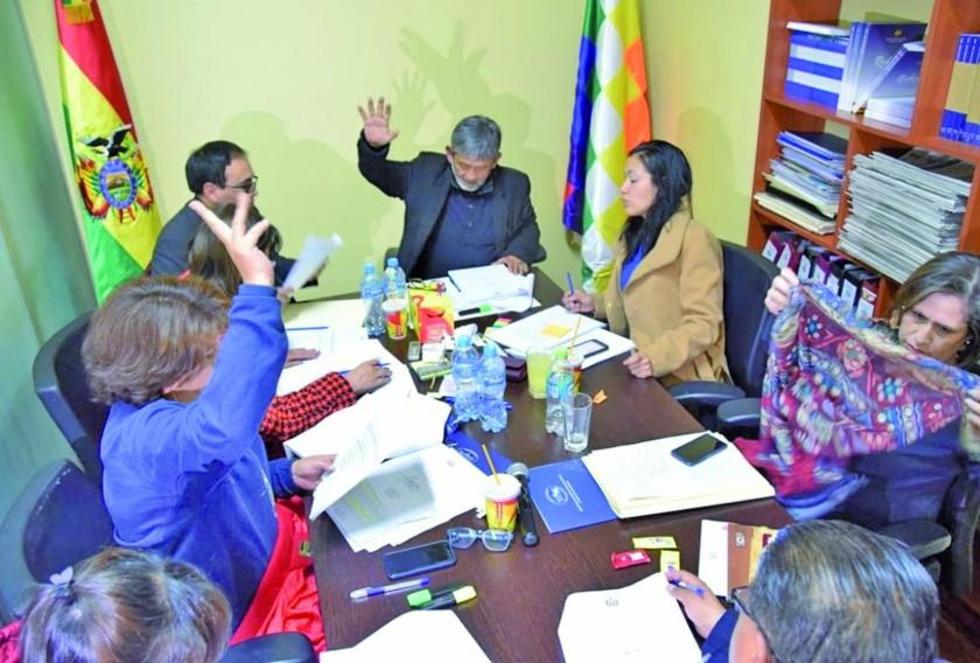 Comisión del Senado envía al pleno la ley de organizaciones políticas 