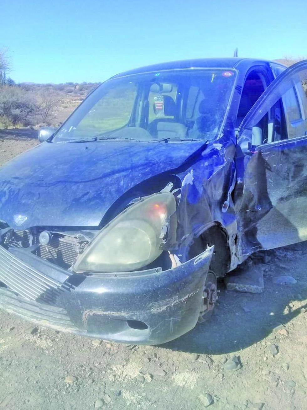 Chofer que causa accidente de tránsito huye y deja su vehículo